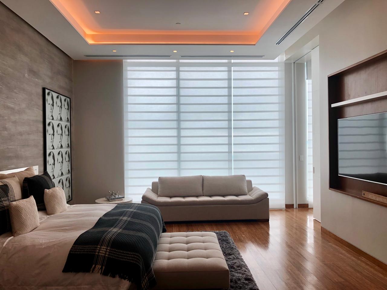 Cortinas para cuartos elegantes - control de luz y privacidad por Edecoration S.A.